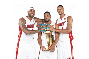 爱游戏中国|曼联遭戏剧性扳平！B费失误酿险，阿玛德乌龙葬送胜局